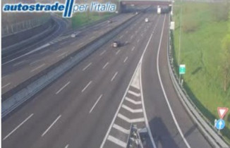 Slika pregleda web-kamere Agrate Brianza - Traffic A04 - KM 144,4